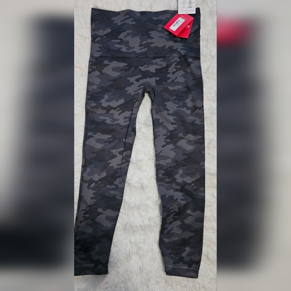 Camo NWT Spanx leggings Size M women - Picture 5 of 5